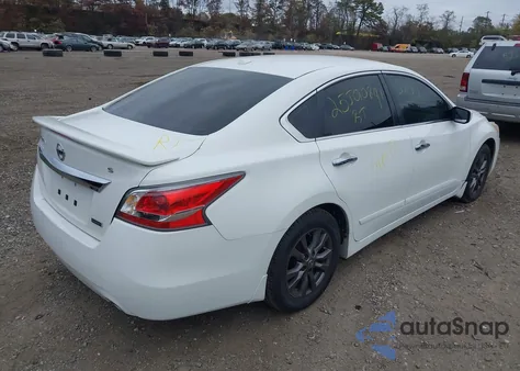 2015 Nissan Altima 2.5 S z USA, uszkodzony, nr VIN 1N4AL3AP5FC468053